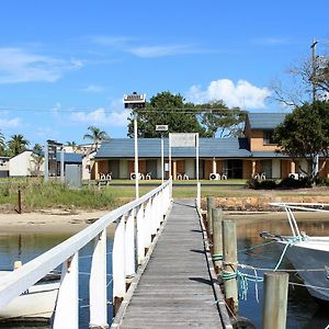 Lakeside Motel Waterfront